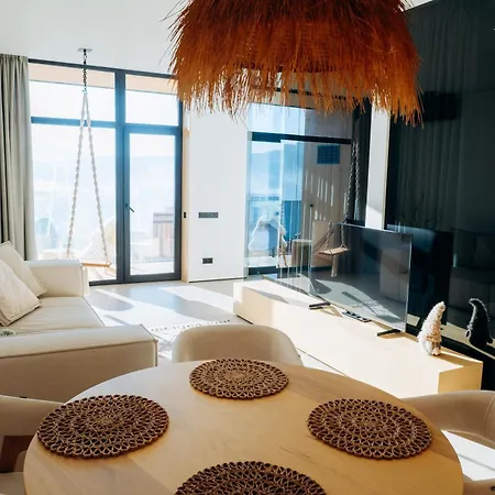 Calm Luxury Natural Lejlighed